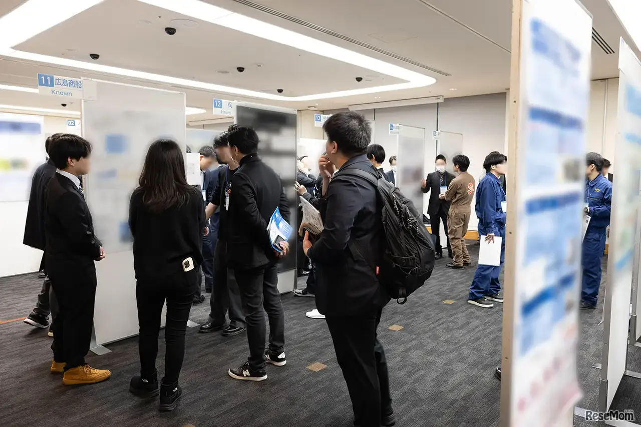 第2回高専起業家サミットでのポスター展示のようす