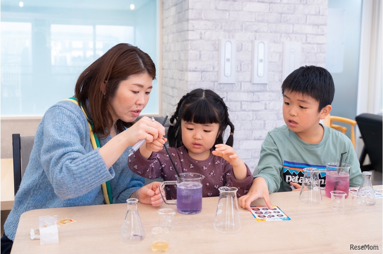 僕は紫！私はピンク！混ぜる量やタイミングによって、違う味・違う色に変化する…？