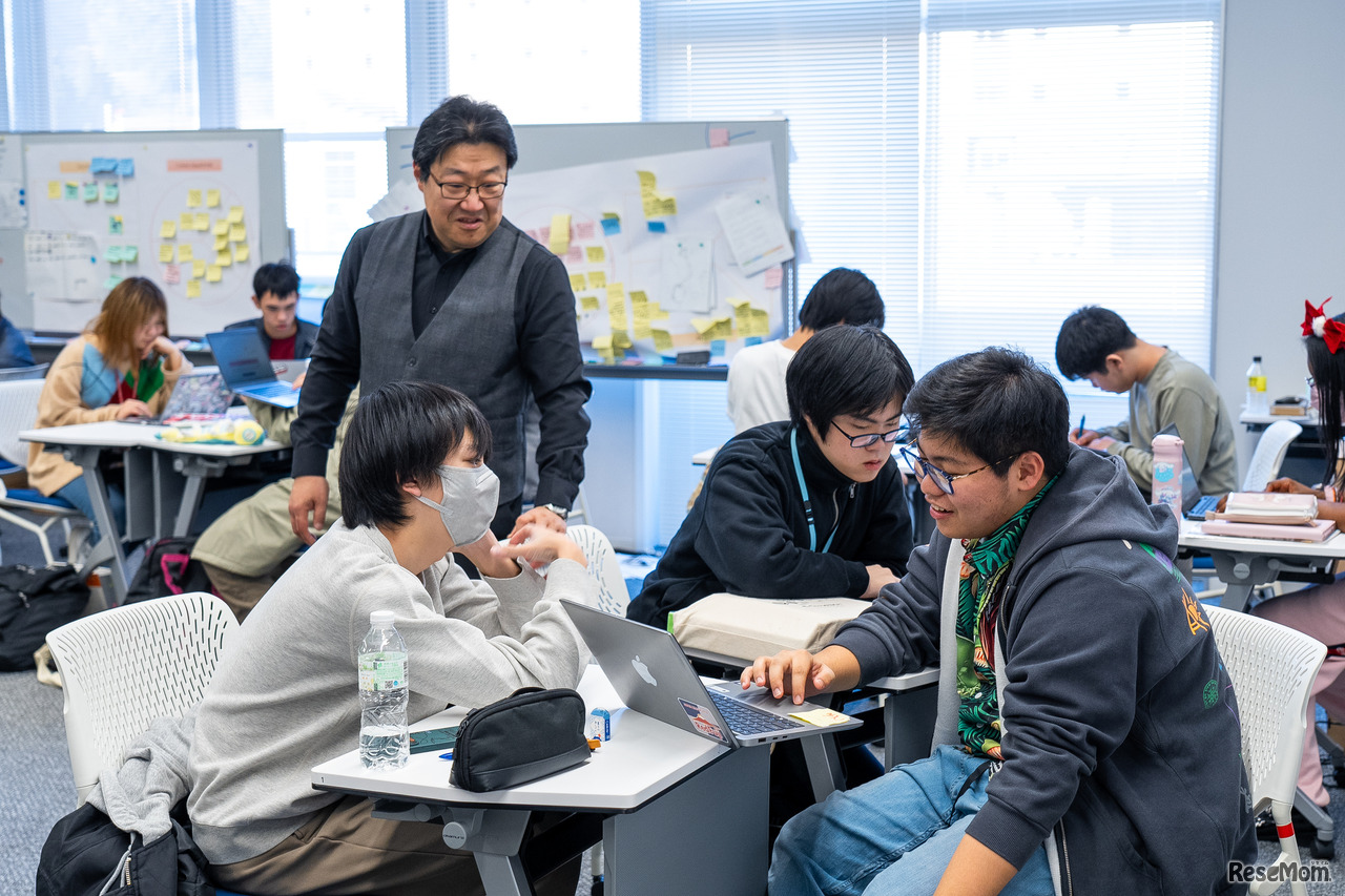 授業中に日本人教員がサポートに入ってくれていた。