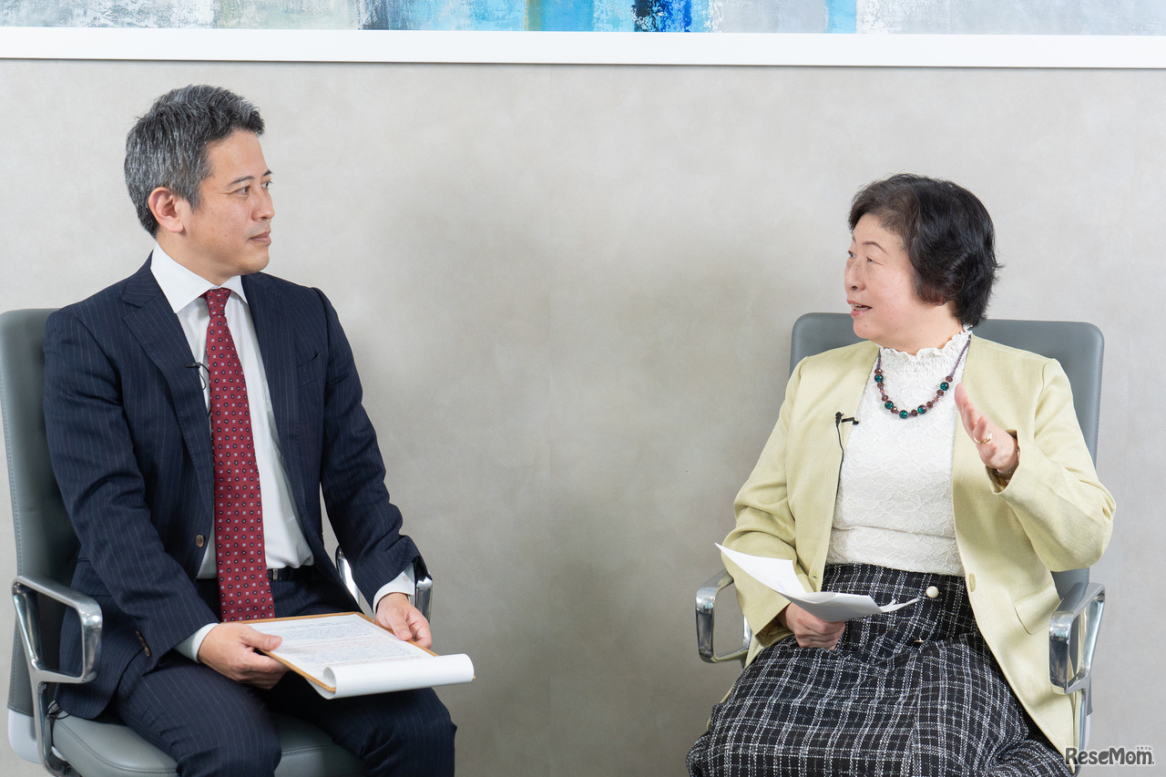 左からプログラミング総合研究所 代表 飯坂正樹氏、國學院大学 経済学部 経営学科 教授／情報処理学会データサイエンス教育委員会 高橋尚子氏