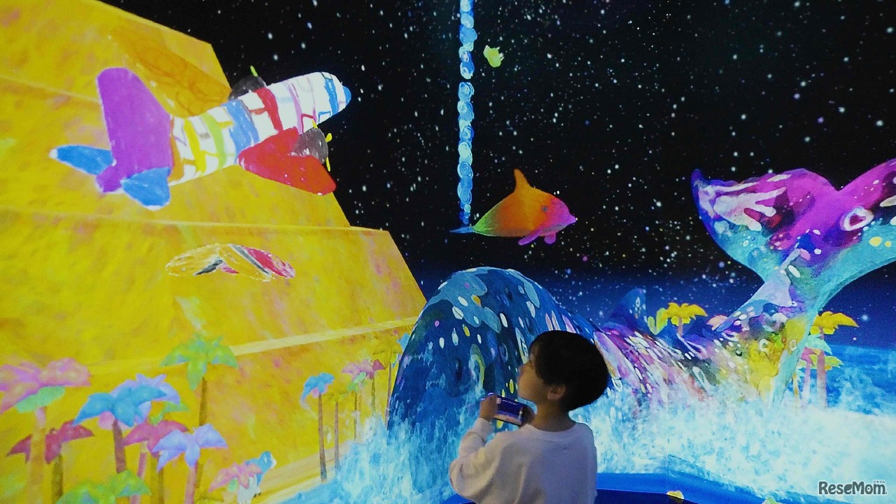 チームラボ「スケッチ環世界」 (c)チームラボ