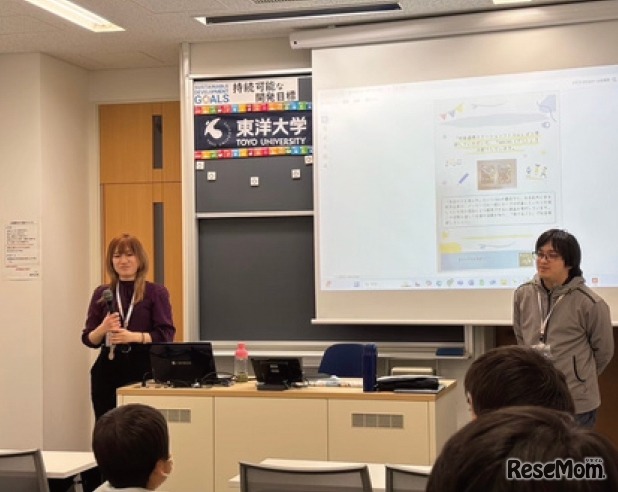 スライドを使ってSDGsについて説明する現役大学生