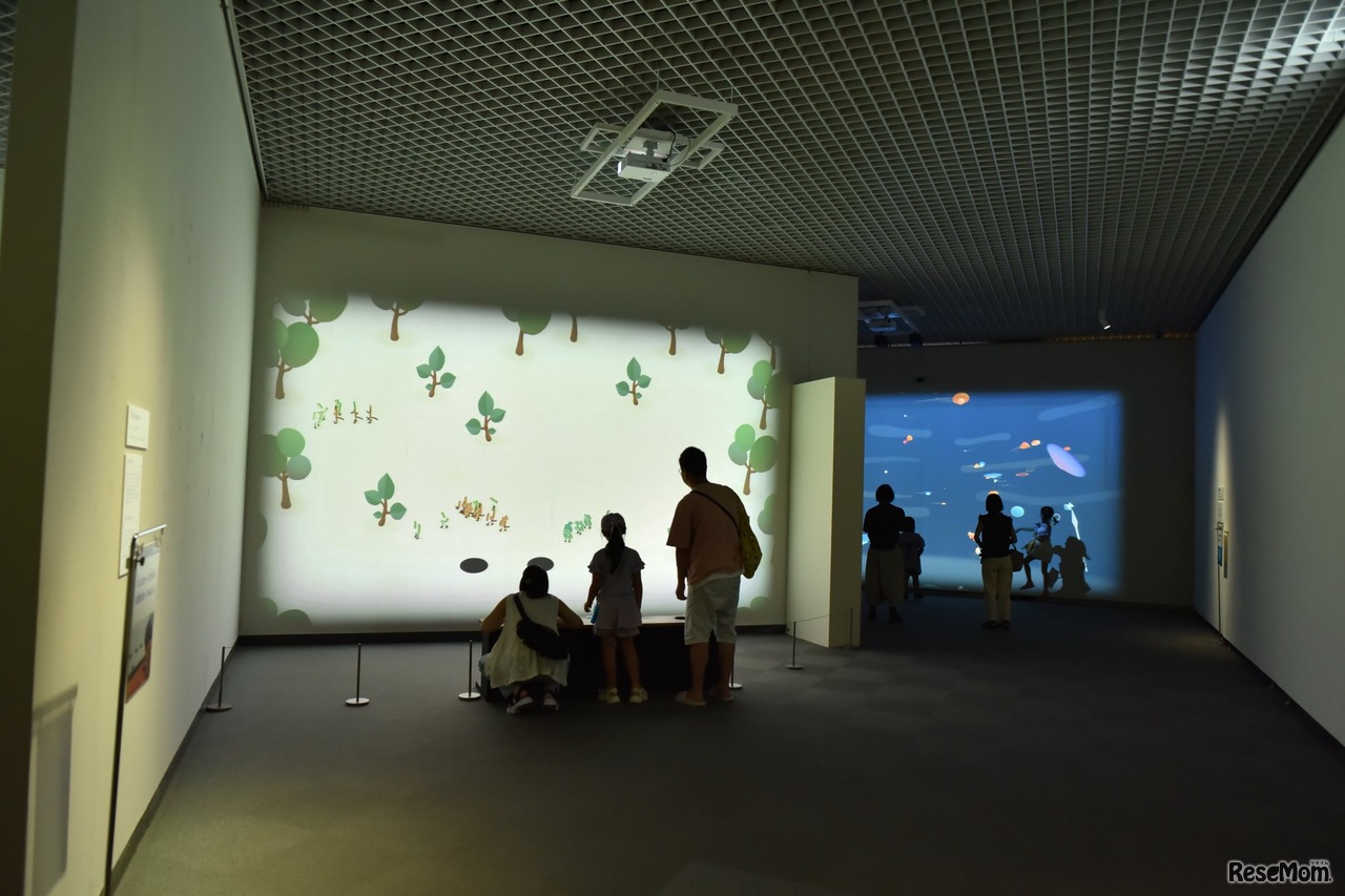 過去の巡回会場での展示風景