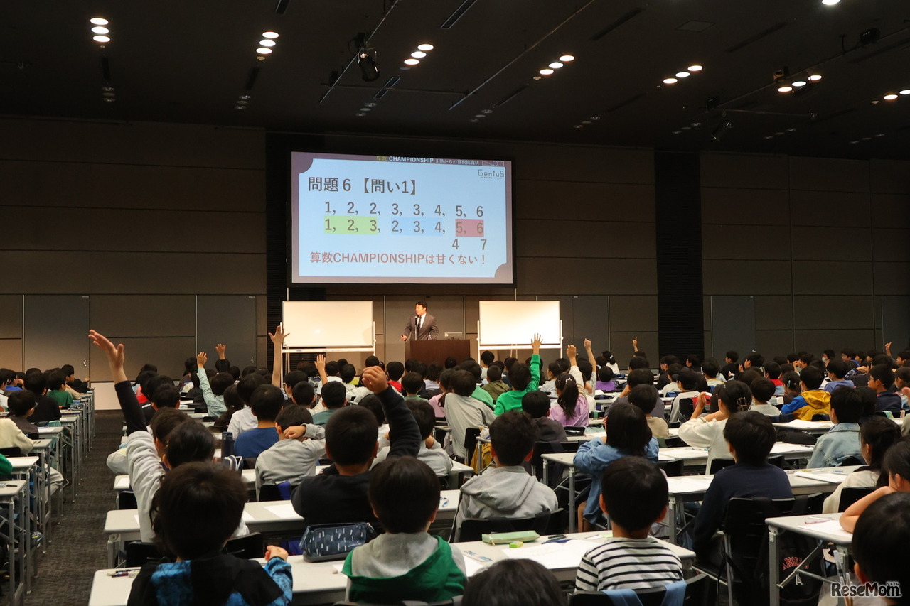 「なるほど！」「そうだったのか～」と活気あふれる、試験後の解説授業のようす
