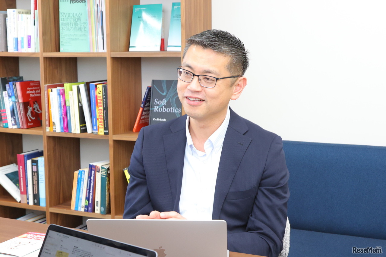 ロボット工学を専門とする英国ケンブリッジ大学　飯田史也教授
