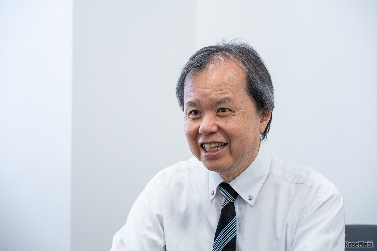 中岡義久教授（政治経済学部副学部長兼グローバルビジネス学科長）
