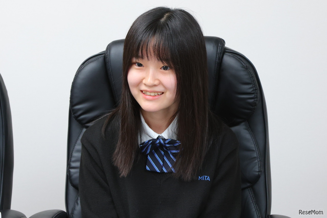 英語力が身に付くことを魅力に感じ志望したというA.Sさん