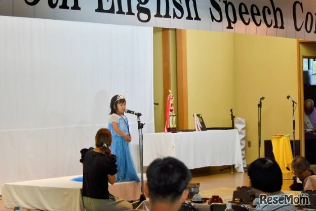 過去開催時の英語スピーチコンテストのようす