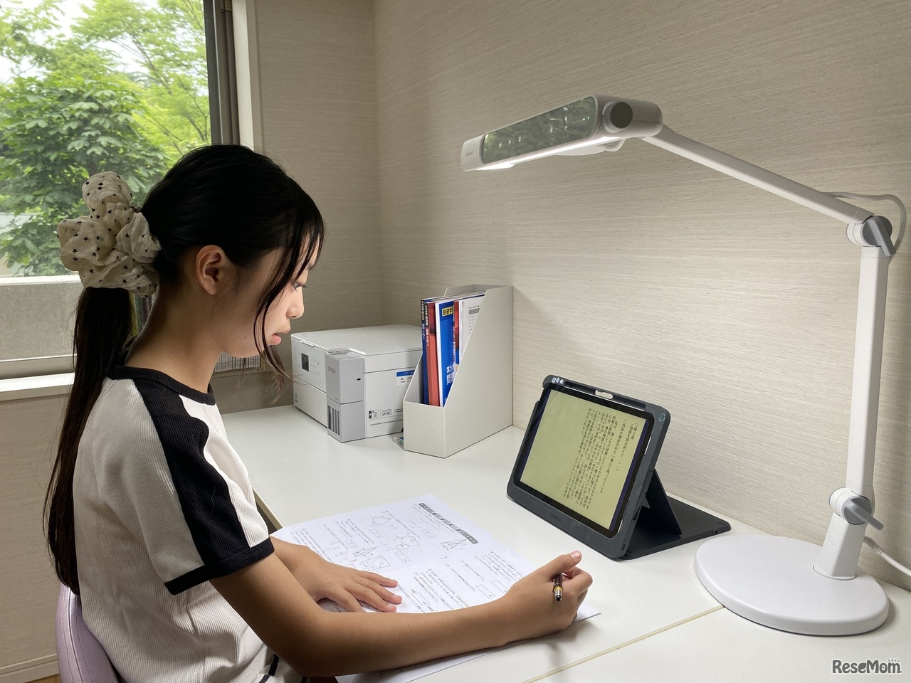 「見た目もかっこよく見やすいし、目が疲れない。すごく集中できる！」と大絶賛