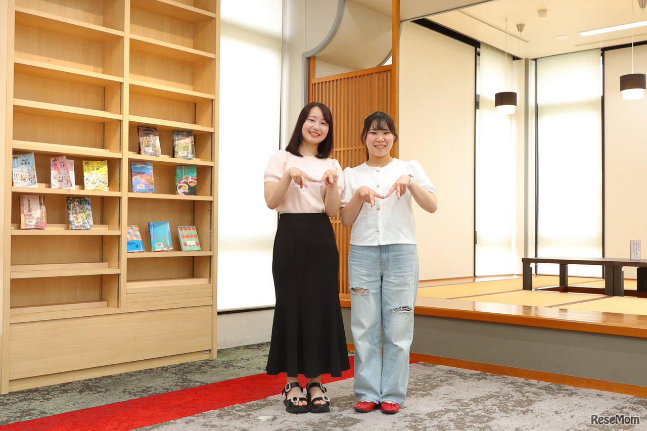 左から、ななさん（明海大学 ホスピタリティ・ツーリズム学部 観光専攻 4年生）とみくさん（明海大学 ホスピタリティ・ツーリズム学部 観光専攻 3年生）