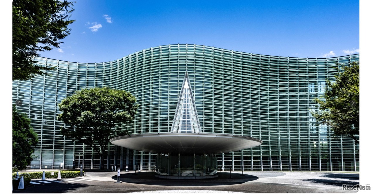 国立新美術館