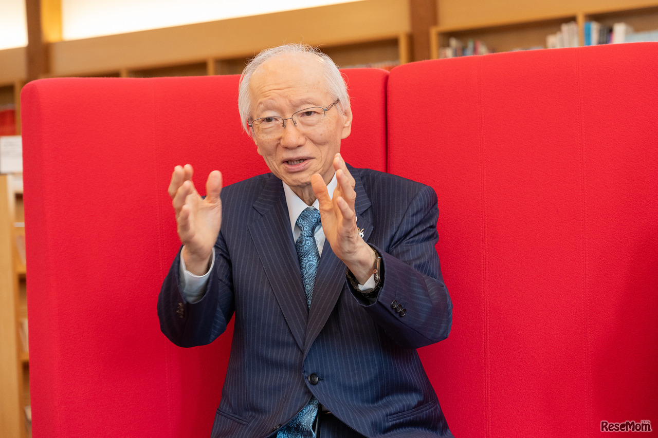 「『母校』は巣立った子供たちがいつでも帰ってこられるような『母港』でもある」と近藤先生