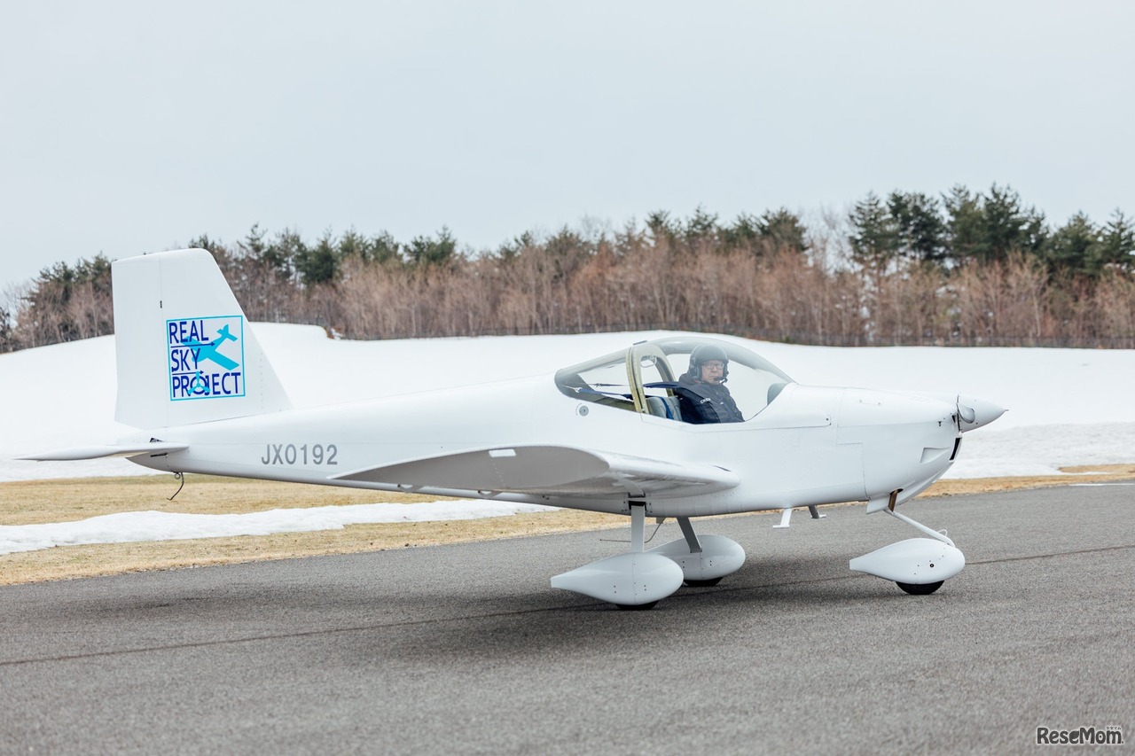福島県立テクノアカデミーの学生が3年かけて製作した軽量飛行機