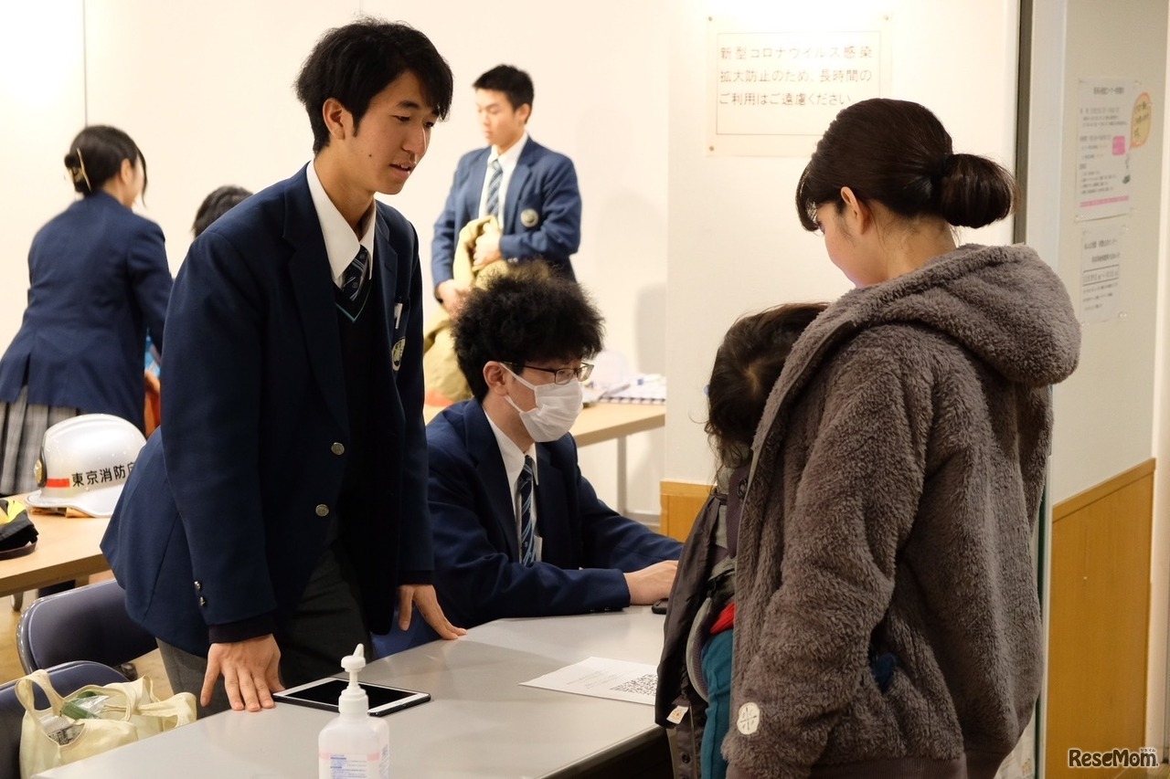 探究活動の１コマ。公民館では多世代交流イベントを実施