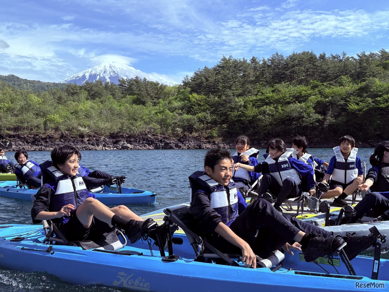 自然教室（山梨県西湖）のようす（中学校）