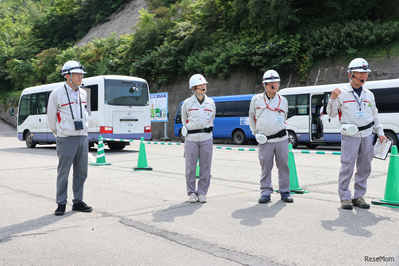 案内してくれた小出電力所、奥只見電力館の皆さん