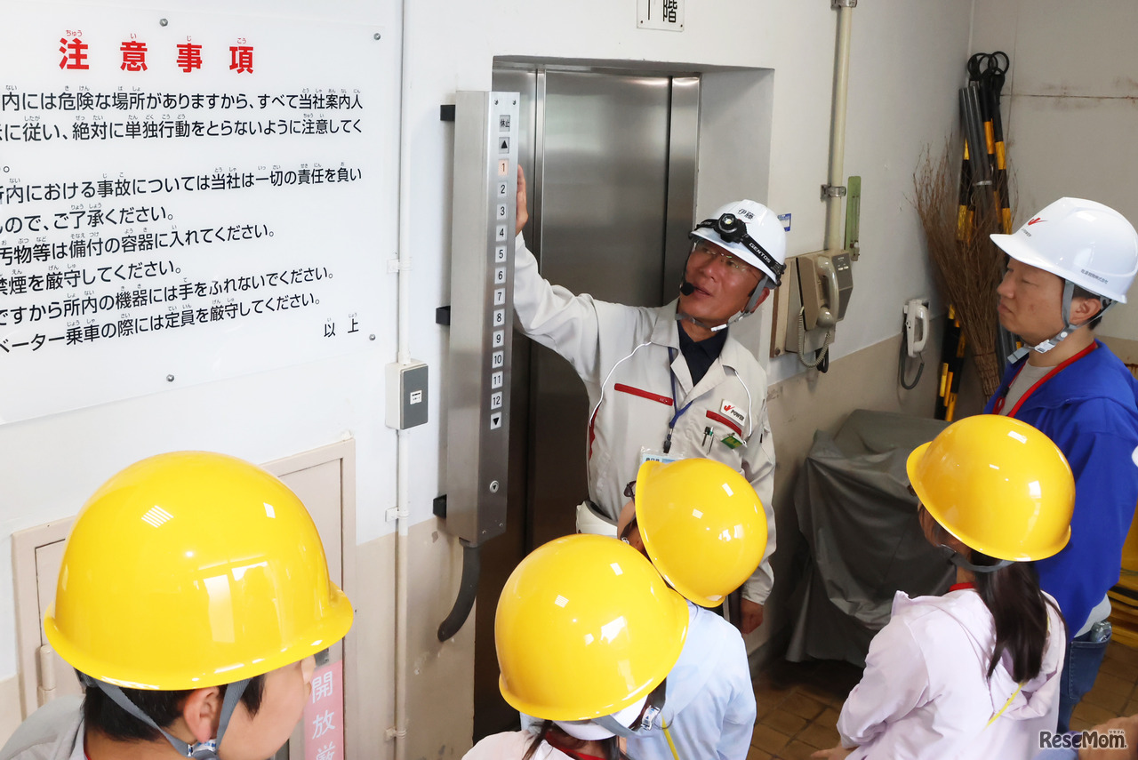 地下ではないため「B」が付かない、下に向かって数が大きくなる不思議なエレベーター