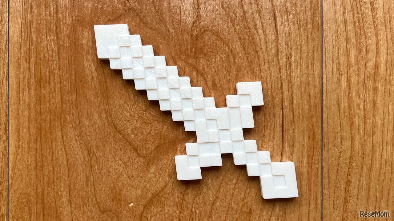 【無料体験参加特典】教室の最新3Dプリンターで制作した約15cmのマインクラフトの剣