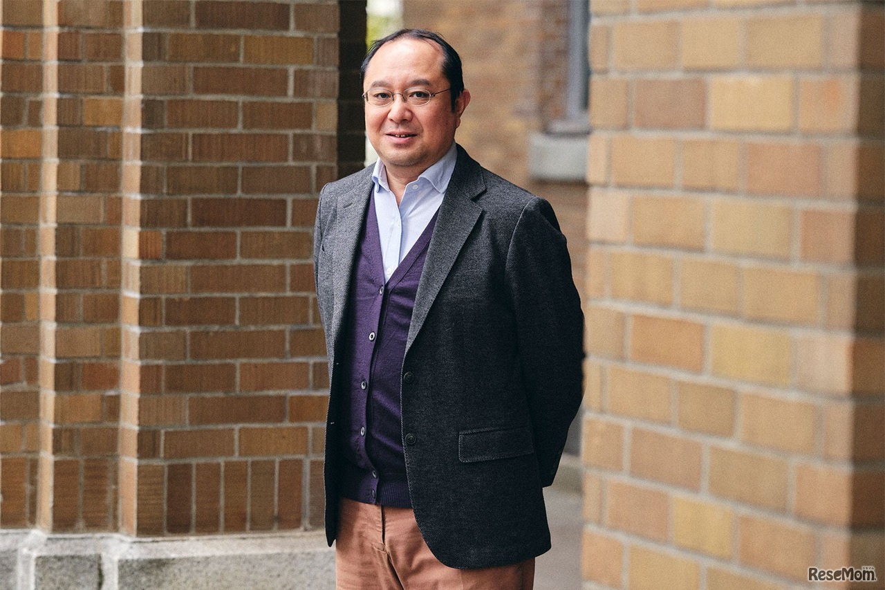 国際教養学部長 鈴木唯教授
