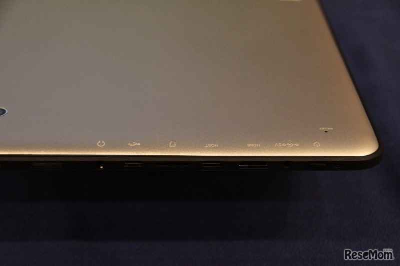 専用端末だが、ベースはAndroidタブレット。各種ポートが備わっており、拡張性も確保されている