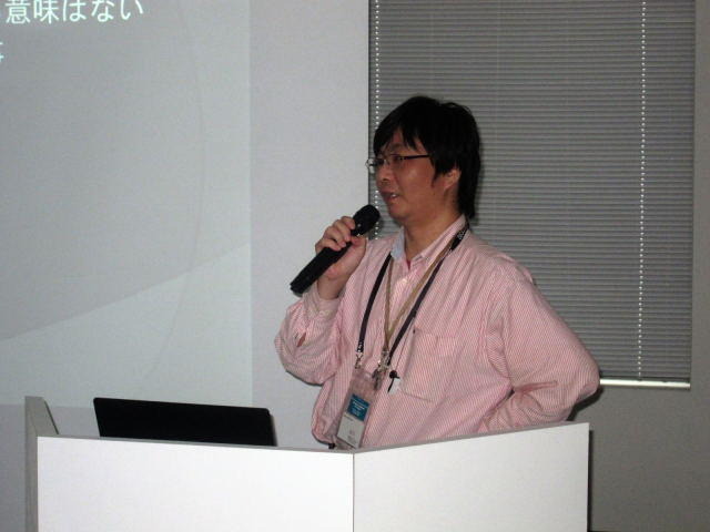 「全ては学び、全ては遊び」と講演する簗瀬洋平氏