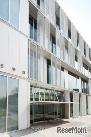 「CASBEE」S評価を取得した東京経済大学5号館