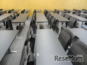 いすの背面から空調気流が出る工学院大学の「空調いす」