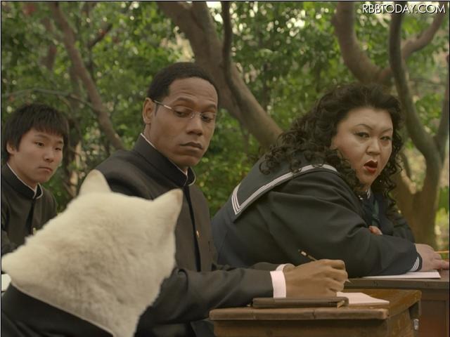 マツコ・デラックスがセーラー服姿で登場 マツコ・デラックスがセーラー服姿で登場