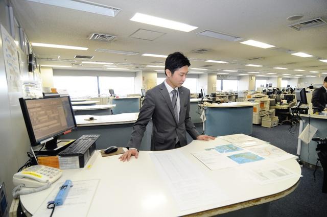 当日のフライトプランの詳細、ノータムなどのブリーフィングを行うカウンター（オペレーション業務）