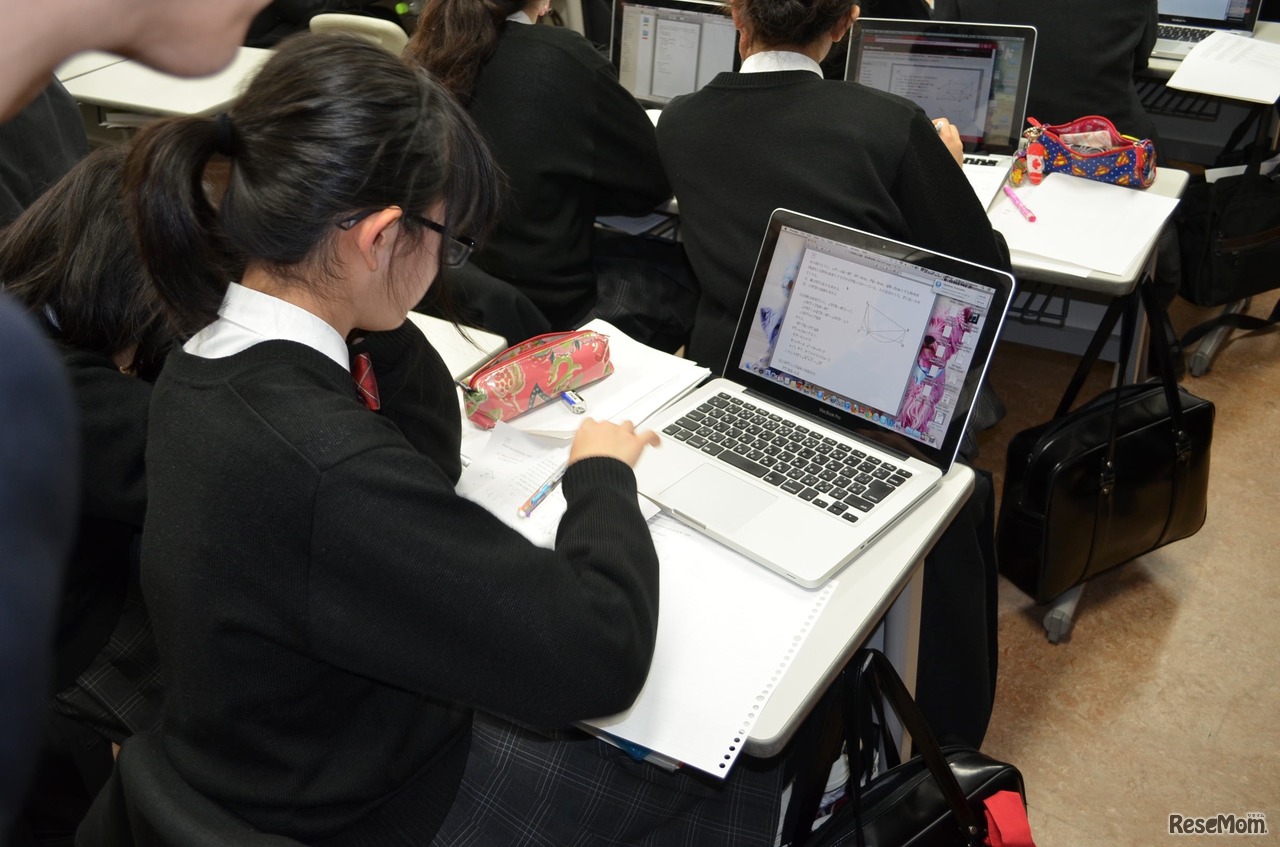 模範解答はMacBookで確認