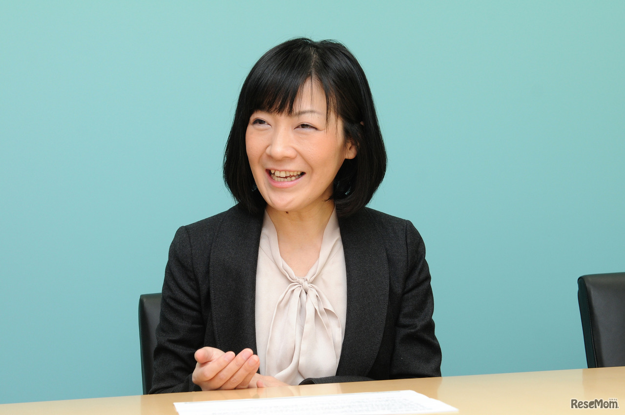 インタビューに応える高木成子氏