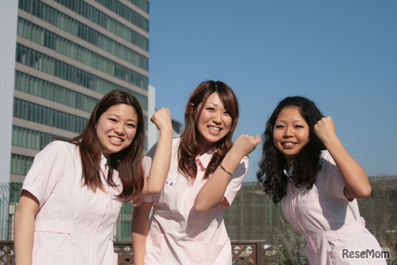 名古屋の看護学校の女性3人組