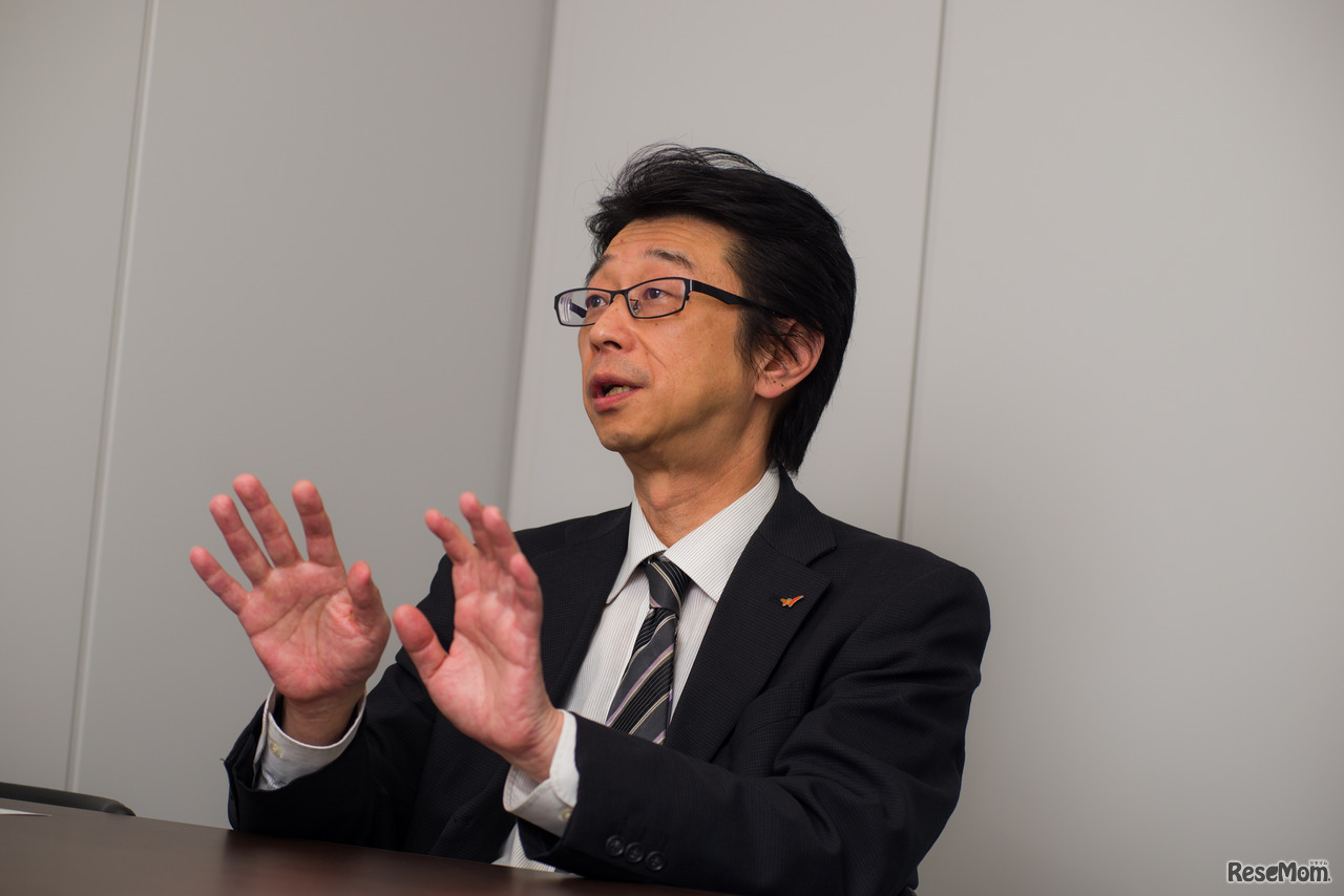 スクールZの特徴を説明する森田氏