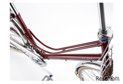 スカートでも跨ぎやすい弓状に曲がった変型L型フレーム