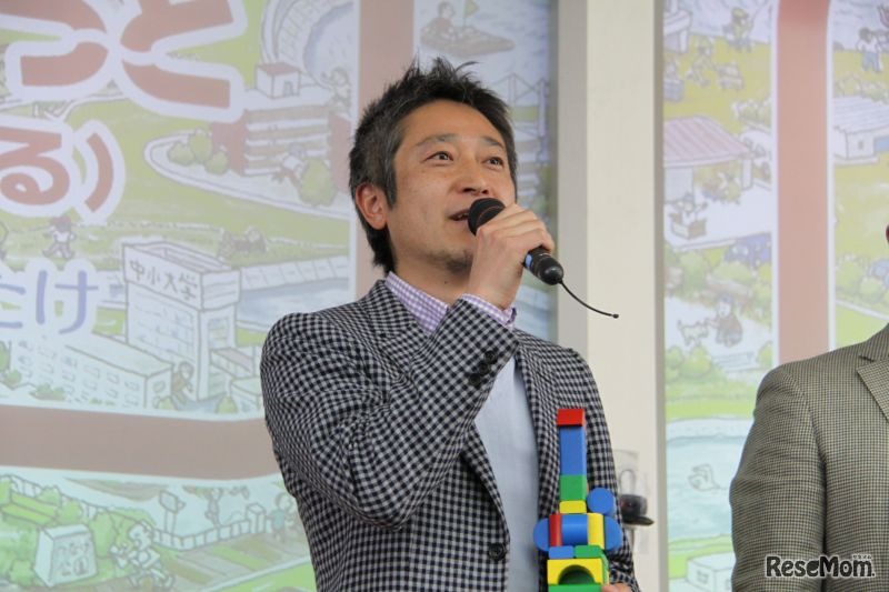 大賞の感想を述べる鈴木のりたけ氏