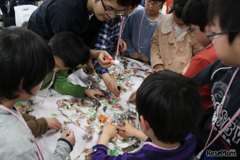 和紙を使ってみんなで貼り絵