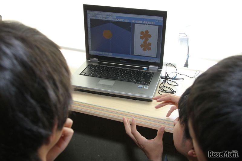 Day1―子どもたちはモデリングツールで展開図を作成