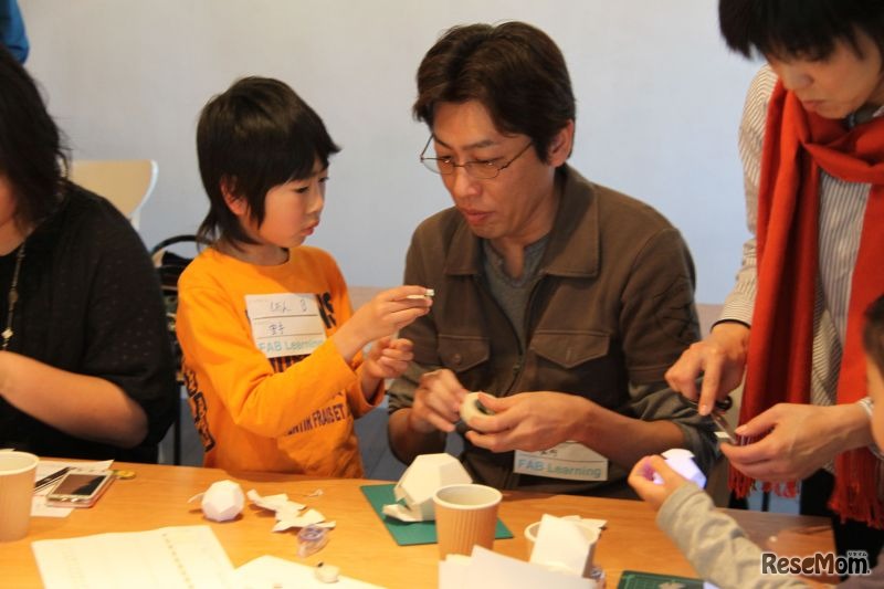 Day1―親子で組み立て中