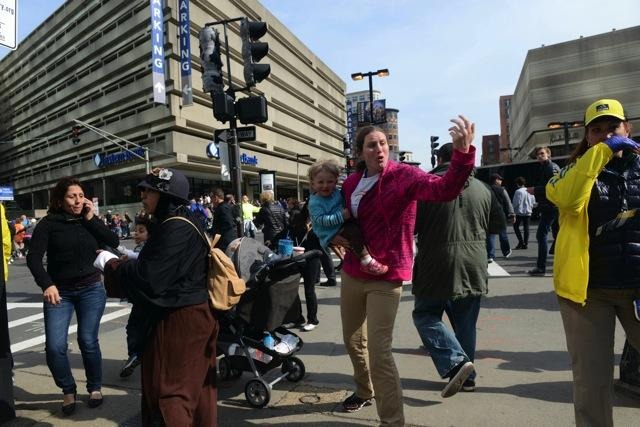 爆発直後のボストン・マラソン会場（4月15日）
