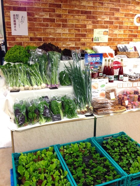 「クーカル（Cu-Cal）」内に併設された軽井沢産の野菜コーナー