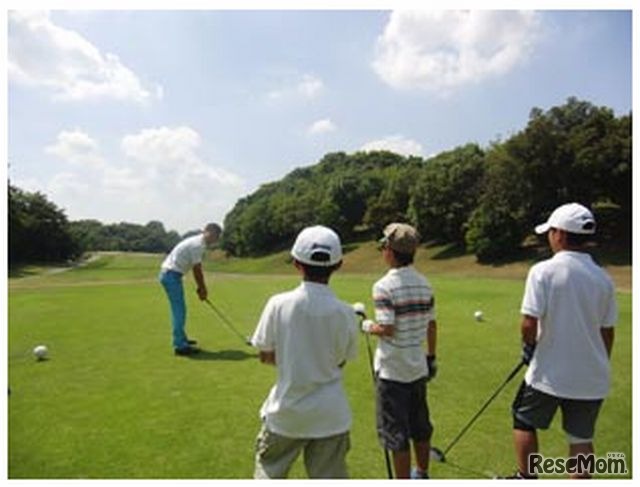 2012年8月開催の様子／指導を受ける子どもたち