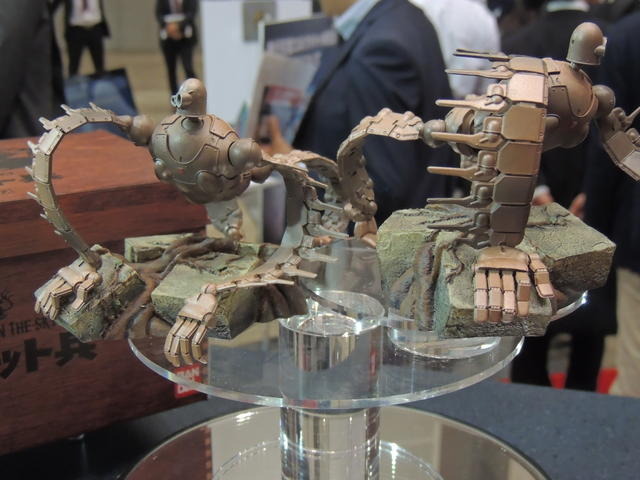 【東京おもちゃショー 2013】すさまじい破壊力をもつラピュタの「ロボット兵」現る － 会場限定で飛行石も配布中