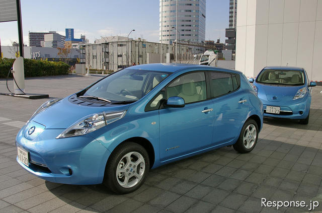 日産 電気自動車のリーフ。被災地では深刻な燃料不足から、電気自動車の需要が急速に高まってきているという