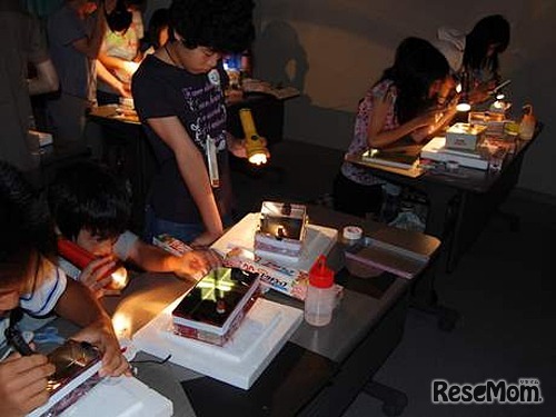 霧箱を作成して放射線を「見る」実験