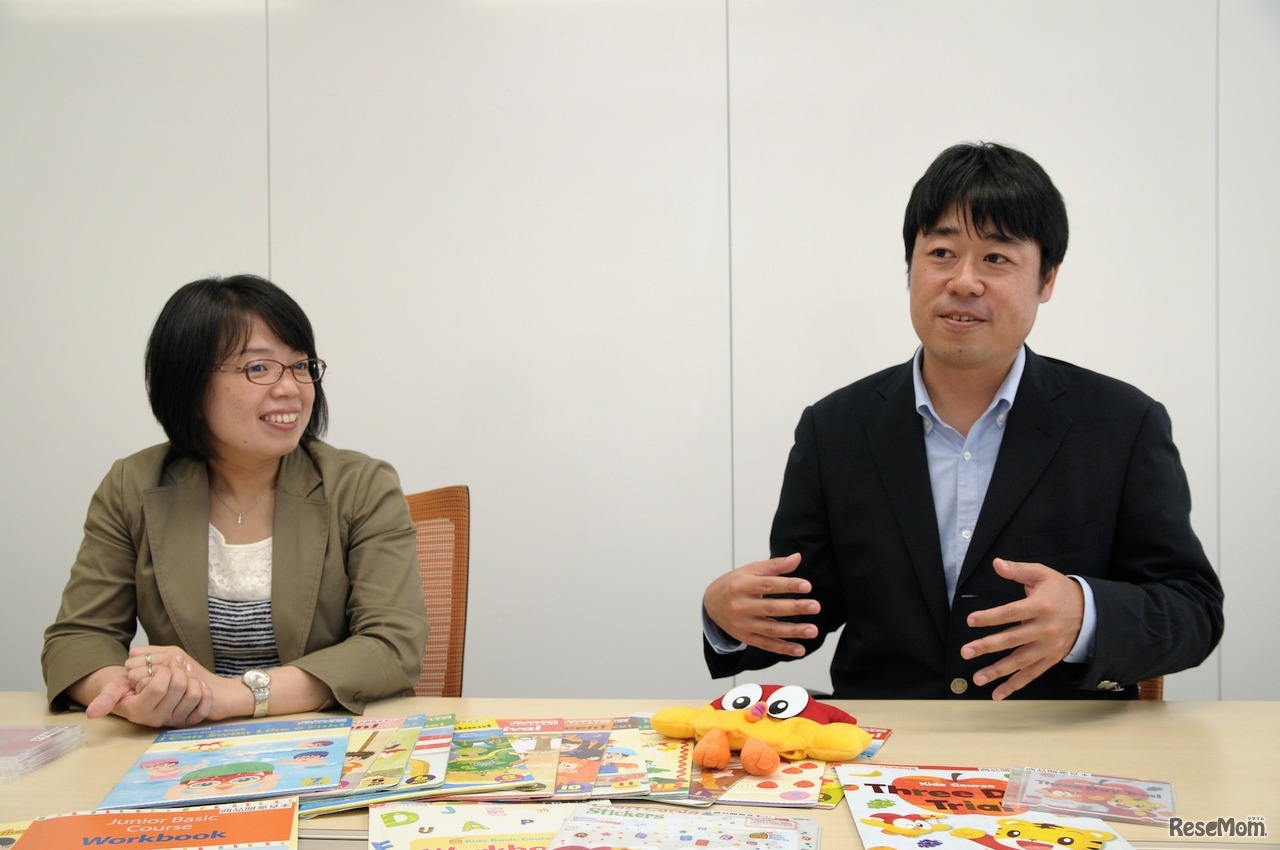 インタビューに答える山本新氏と小池晴子氏