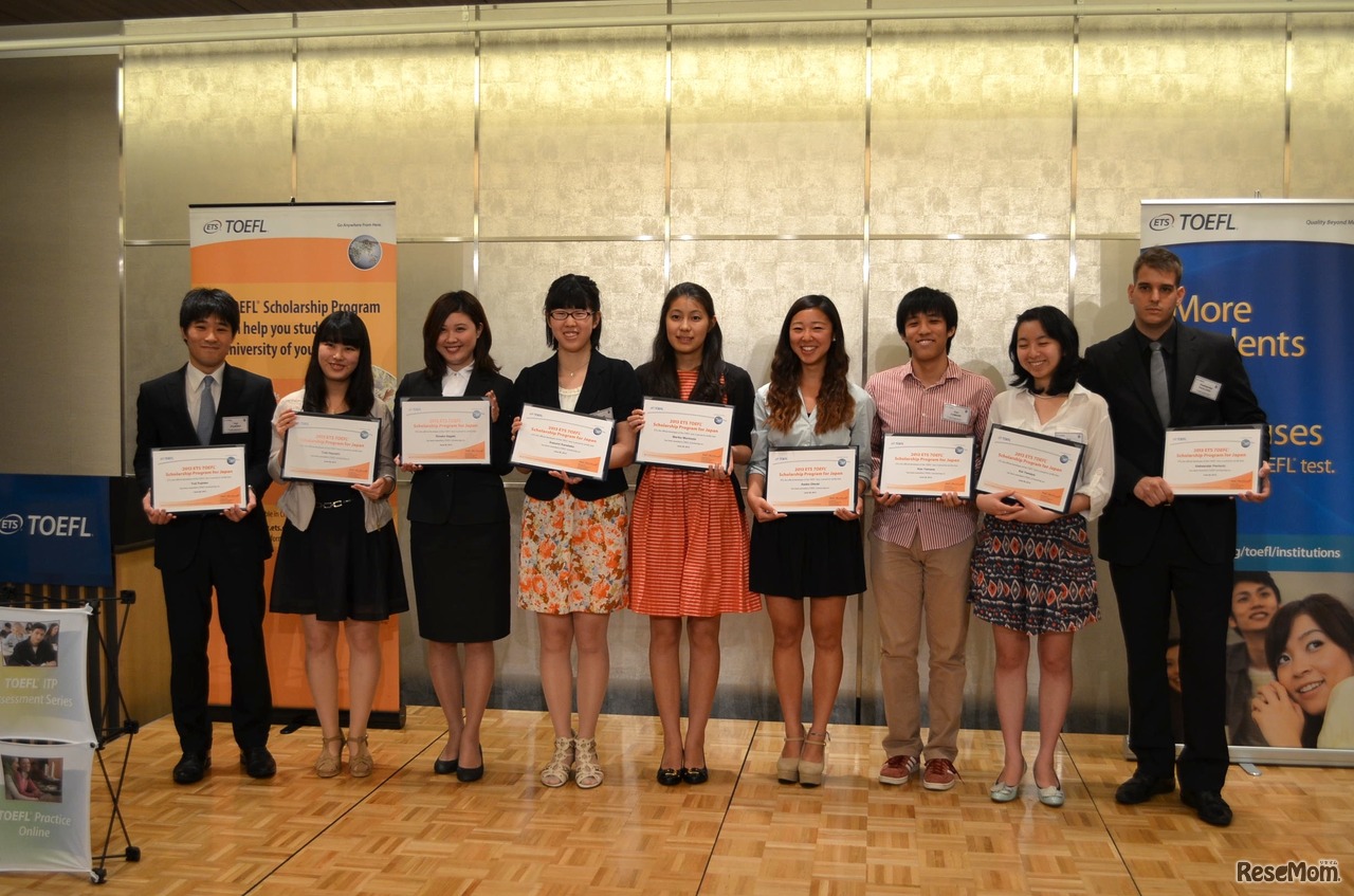 受賞者の集合写真