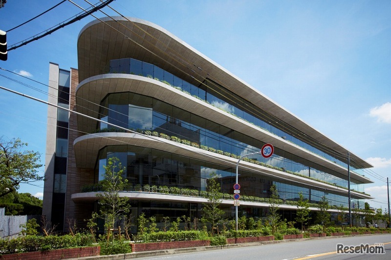 ガラス張りで開放的なICC