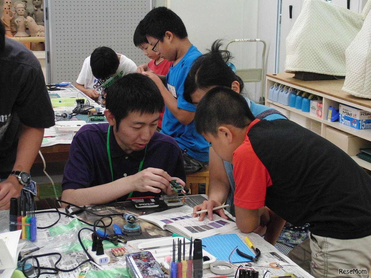 過去のロボット工作教室の様子
