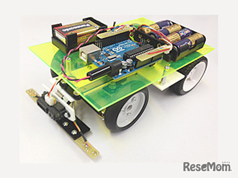 マイコンボードを搭載した車模型