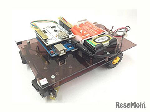 マイコンボードを搭載した車模型